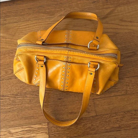 Michael Kors Studded yellow leather Shoulder Bag - Picture 4 of 7